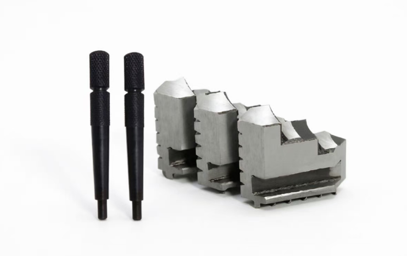 Three-jaw manual chucks